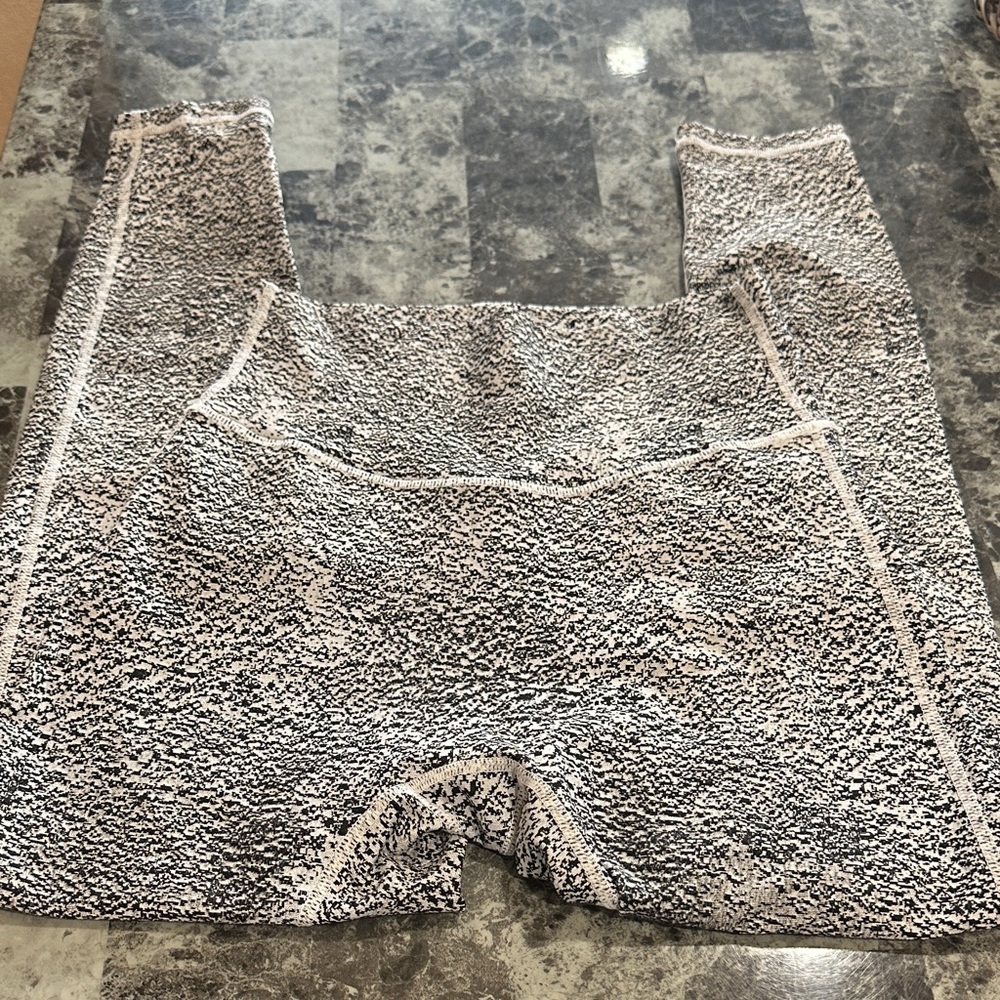 Ptula leggings small